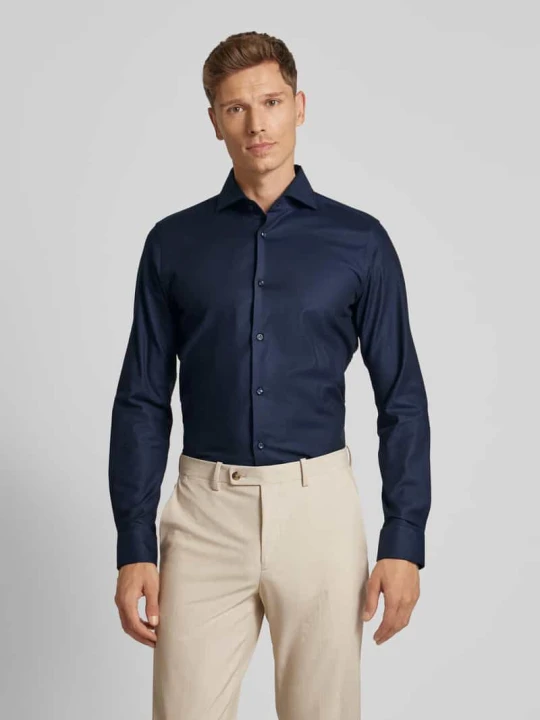 Zdjęcie produktu Koszula biznesowa męska JOOP! Collection;Mieszanka bawełny z dodatkiem streczu;Krój slim fit;Model ‘Pares’;Kołnierzyk typu cutaway;Listwa guzikowa na całej dług Ciemnoniebieski