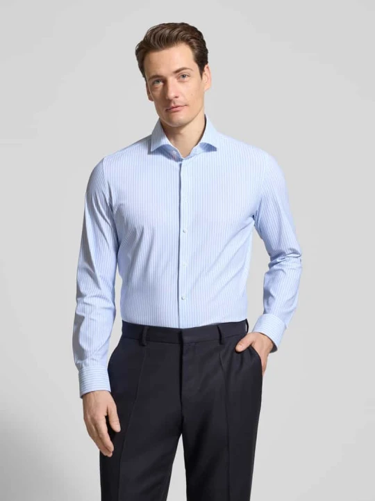 Zdjęcie produktu Koszula biznesowa o kroju slim fit z kołnierzykiem typu cutaway Seidensticker Błękitny