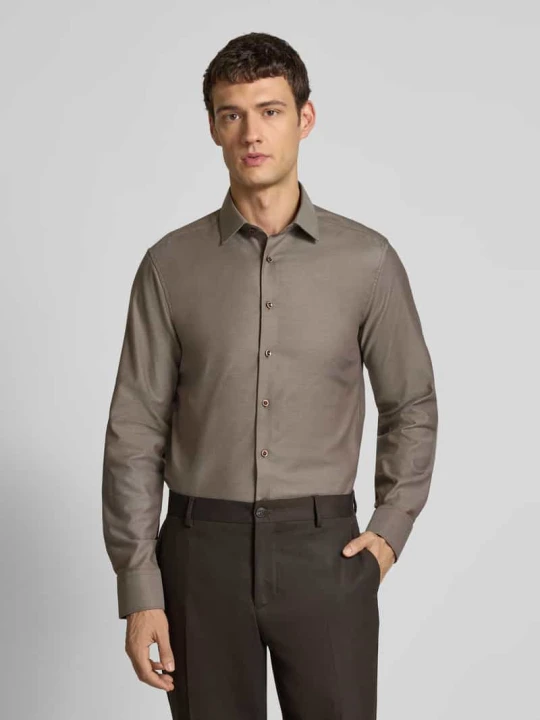 Zdjęcie produktu Koszula biznesowa o kroju slim fit z kołnierzykiem typu kent Eterna Piaskowy