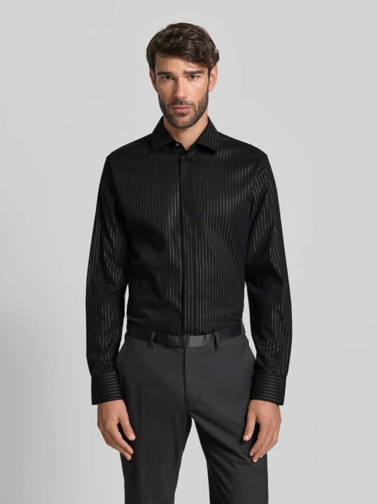 Zdjęcie produktu Koszula biznesowa o kroju slim fit z kołnierzykiem typu kent Eterna Czarny