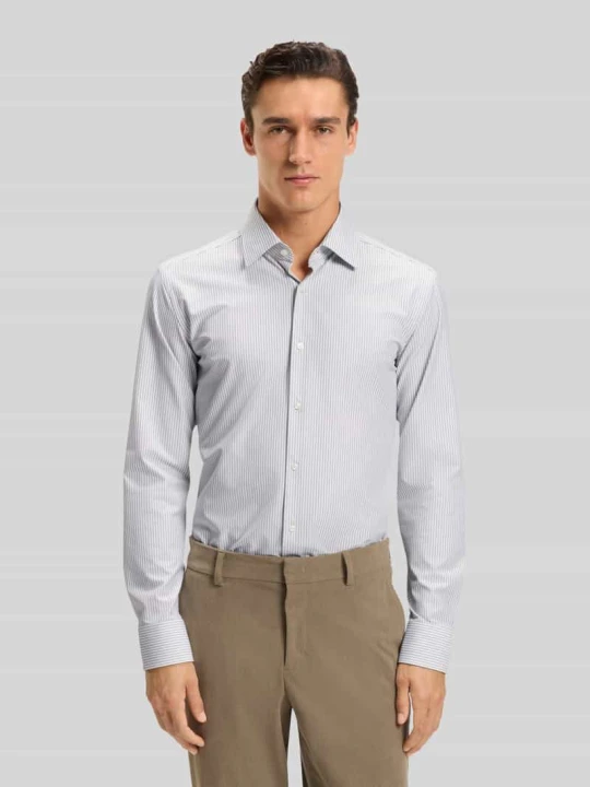 Zdjęcie produktu Koszula biznesowa o kroju slim fit z kołnierzykiem typu kent model ‘HANK’ Boss Orzechowy