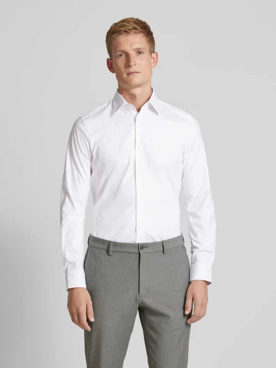 Zdjęcie produktu Koszula biznesowa męska JOOP! Collection;Mieszanka bawełny z dodatkiem streczu;Krój slim fit;Model ‘Pierce’;Kołnierzyk typu kent;Listwa guzikowa na całej długoś Biały