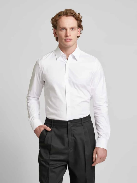 Zdjęcie produktu Koszula biznesowa męska JOOP! Collection;Mieszanka bawełny z dodatkiem streczu;Krój slim fit;Model ‘Pierce’;Kołnierzyk typu kent;Listwa guzikowa na całej długoś Biały