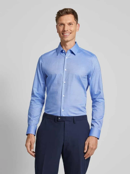 Zdjęcie produktu Koszula biznesowa męska JOOP! Collection;Mieszanka bawełny z dodatkiem streczu;Krój slim fit;Model ‘Pierce’;Kołnierzyk typu kent;Listwa guzikowa na całej długoś Niebieski