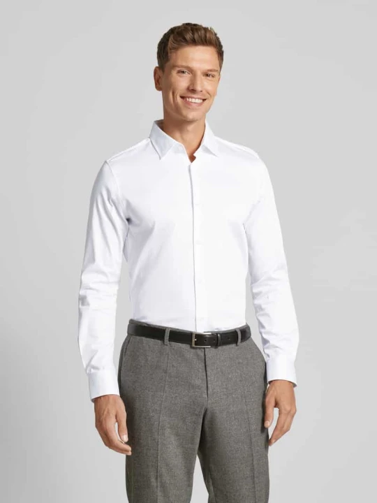 Zdjęcie produktu Koszula biznesowa męska JOOP! Collection; Mieszanka bawełny z dodatkiem streczu; Krój slim fit; Model ‘Pit’; Kołnierzyk typu kent; Listwa guzikowa na całej długości Biały
