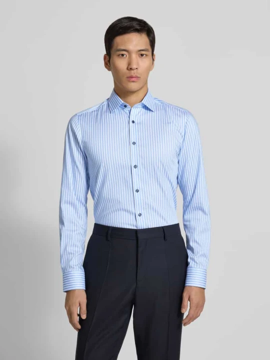 Zdjęcie produktu Koszula biznesowa o kroju slim fit z mieszanki bawełny z kołnierzykiem typu cutaway OLYMP Level 5 Błękitny