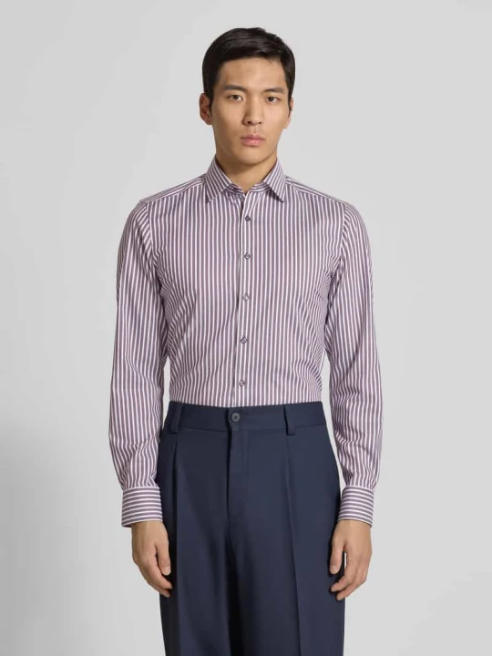 Zdjęcie produktu Koszula biznesowa o kroju slim fit z mieszanki bawełny z kołnierzykiem typu cutaway OLYMP Level 5 Oberżynowy