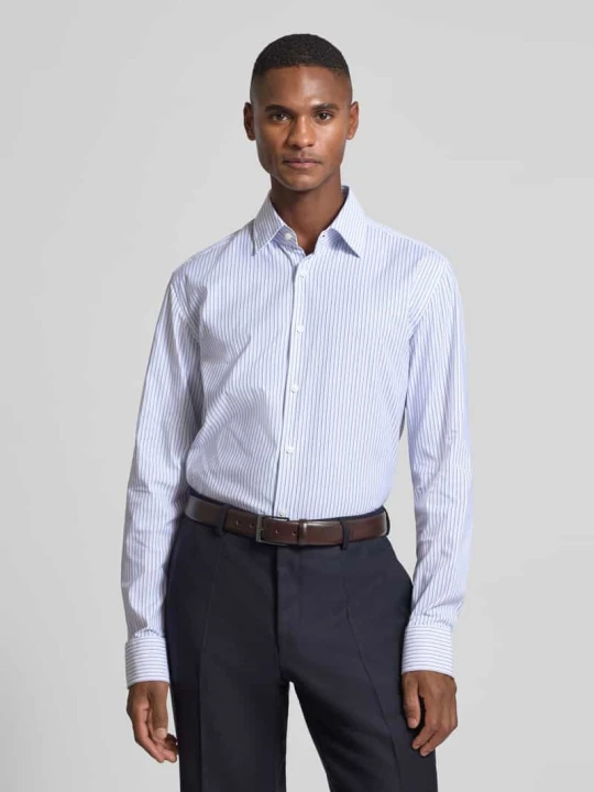 Zdjęcie produktu Koszula biznesowa o kroju slim fit z oddychającego materiału model ‘HANK’ Boss Błękitny