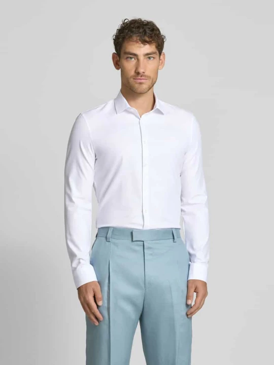 Zdjęcie produktu Bardzo dopasowana koszula biznesowa ze splotu twill z dodatkiem streczu OLYMP No. Six Biały