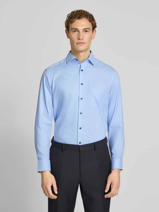 Zdjęcie produktu Koszula biznesowa w kroju modern fit z kołnierzykiem kent i kieszenią na piersi Olymp Błękitny