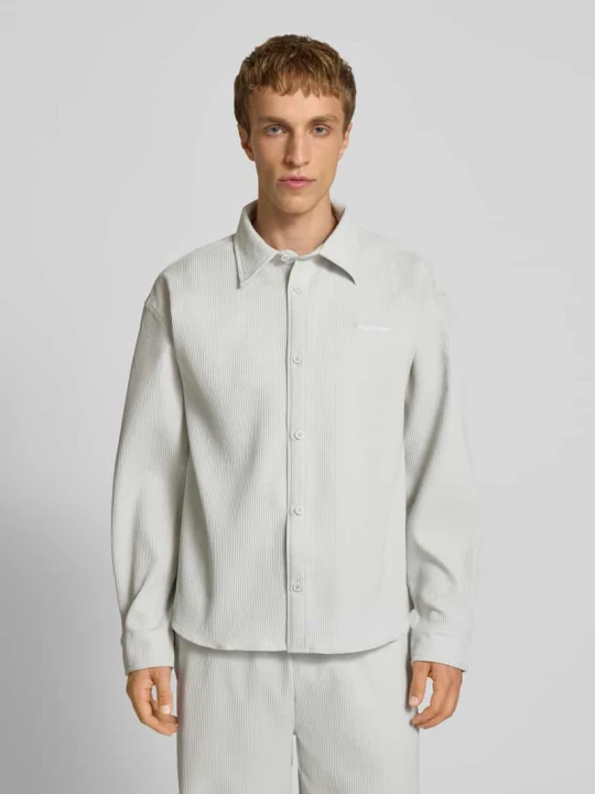 Zdjęcie produktu Koszula casual o kroju regular fit z kołnierzykiem kent i przeszyciem z logo Pegador Jasnoszary