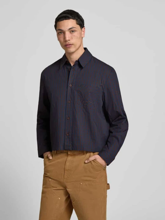 Zdjęcie produktu Koszula casual o kroju relaxed fit z kieszenią na piersi Karl Kani Ciemnobrązowy