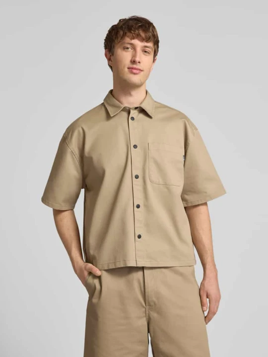 Zdjęcie produktu Koszula casual o kroju relaxed fit z kieszenią na piersi REVIEW