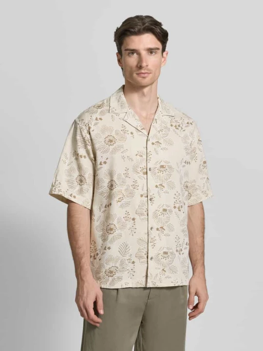 Zdjęcie produktu Koszula casual z kołnierzem rewersowym, krój regular fit Guess Piaskowy