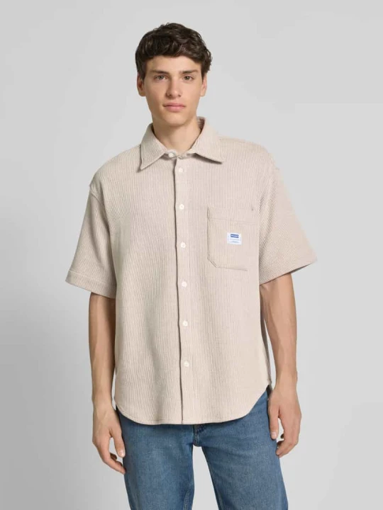 Zdjęcie produktu Koszula casualowa o kroju regular fit z kieszenią na piersi model ‘Ebronn’ Hugo Złamany biały