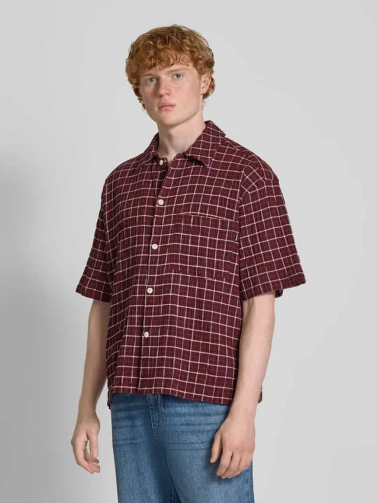 Zdjęcie produktu Koszula casualowa o kroju regular fit z kieszenią na piersi REVIEW