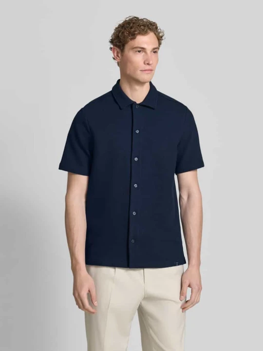 Zdjęcie produktu Koszula casualowa o kroju regular fit z kołnierzykiem polo i fakturowanym wzorem Lerros Granatowy