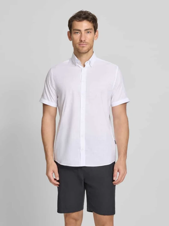 Zdjęcie produktu Koszula casualowa o kroju regular fit z kołnierzykiem typu button down Bugatti Biały