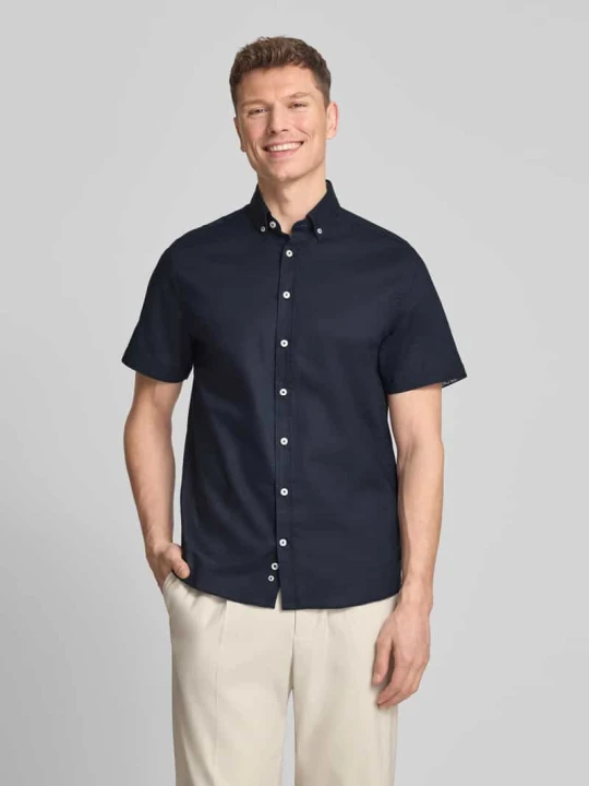 Zdjęcie produktu Koszula casualowa o kroju regular fit z kołnierzykiem typu button down Bugatti Granatowy