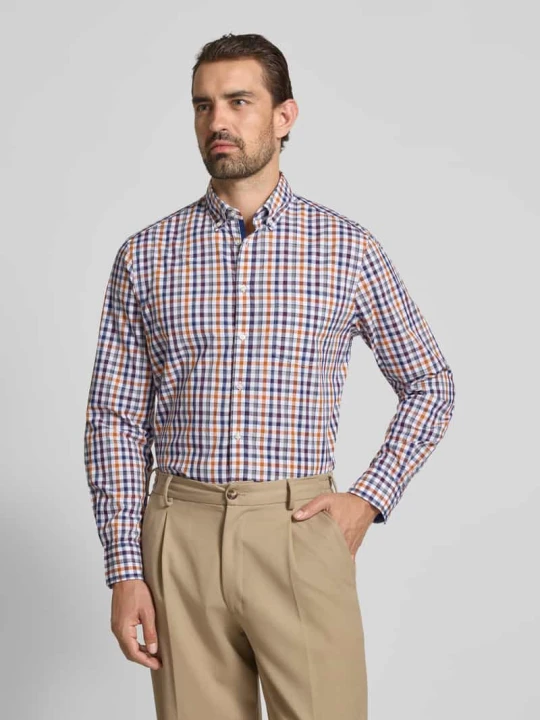 Zdjęcie produktu Koszula casualowa o kroju regular fit z kołnierzykiem typu button down Christian Berg Bordowy