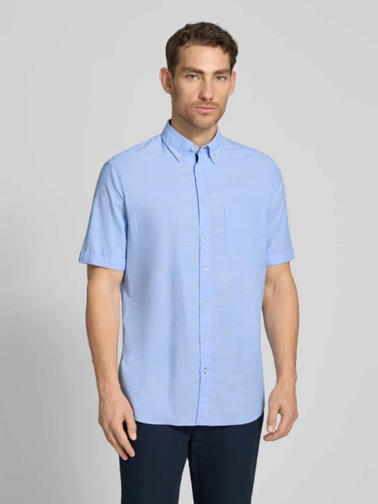 Zdjęcie produktu Koszula casualowa o kroju regular fit z kołnierzykiem typu button down Christian Berg Błękitny