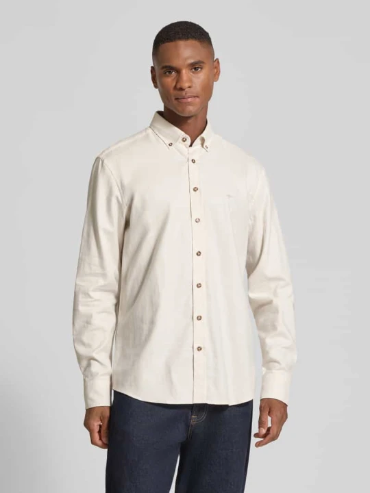 Zdjęcie produktu Koszula casualowa o kroju regular fit z kołnierzykiem typu button down FYNCH-HATTON Beżowy