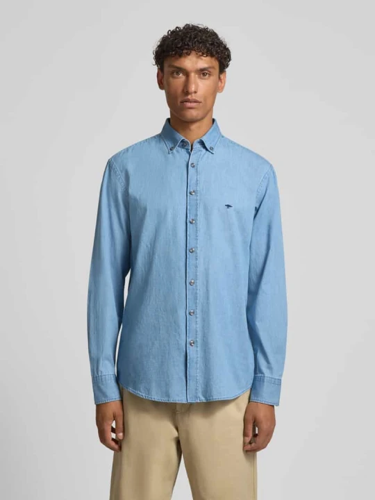 Zdjęcie produktu Koszula casualowa o kroju regular fit z kołnierzykiem typu button down FYNCH-HATTON Jeansowy niebieski