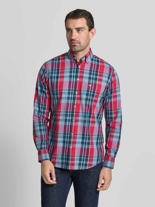Zdjęcie produktu Koszula casualowa o kroju regular fit z kołnierzykiem typu button down FYNCH-HATTON Oberżynowy