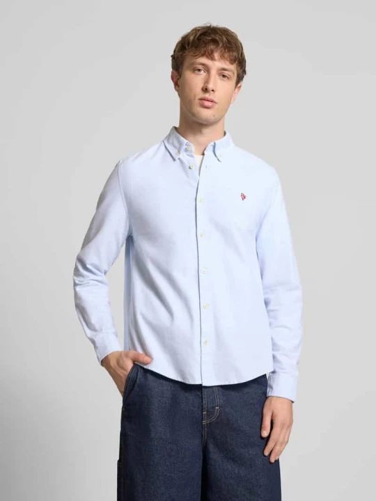 Zdjęcie produktu Koszula casualowa o kroju regular fit z kołnierzykiem typu button down i haftem REVIEW Jasnoniebieski