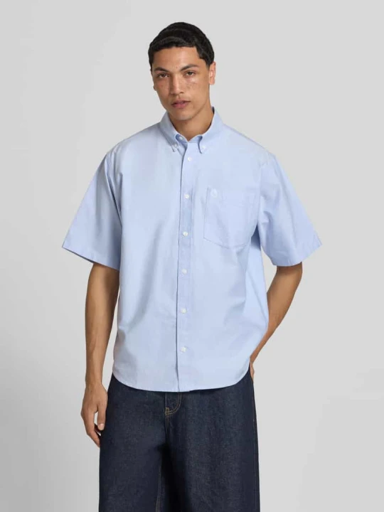 Zdjęcie produktu Koszula casualowa o kroju regular fit z kołnierzykiem typu button down model 'Braxton' Carhartt WIP Jasnoniebieski