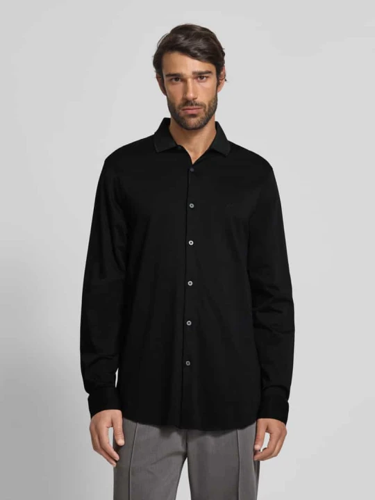 Zdjęcie produktu Koszula casualowa o kroju regular fit z kołnierzykiem typu cutaway Armani Exchange Czarny