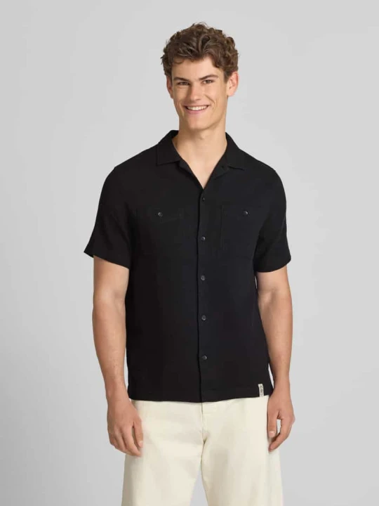 Zdjęcie produktu Koszula casualowa o kroju regular fit z kołnierzykiem typu kent i kieszeniami na piersi Superdry Czarny