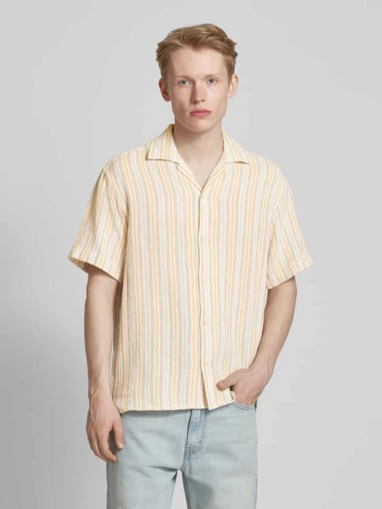 Zdjęcie produktu Koszula casualowa o kroju regular fit z kołnierzykiem typu resort model ‘COBA’ Jack&Jones Morelowy