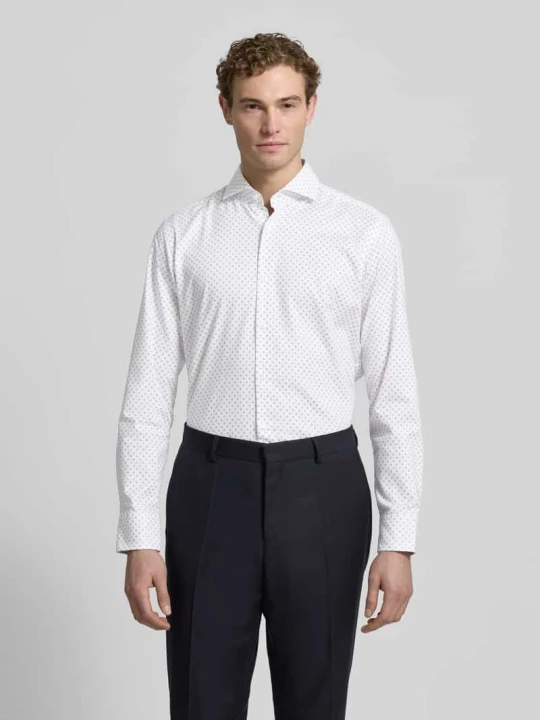 Zdjęcie produktu Koszula biznesowa o kroju regular fit z bawełny z kołnierzykiem typu kent model „JOE” Boss Biały