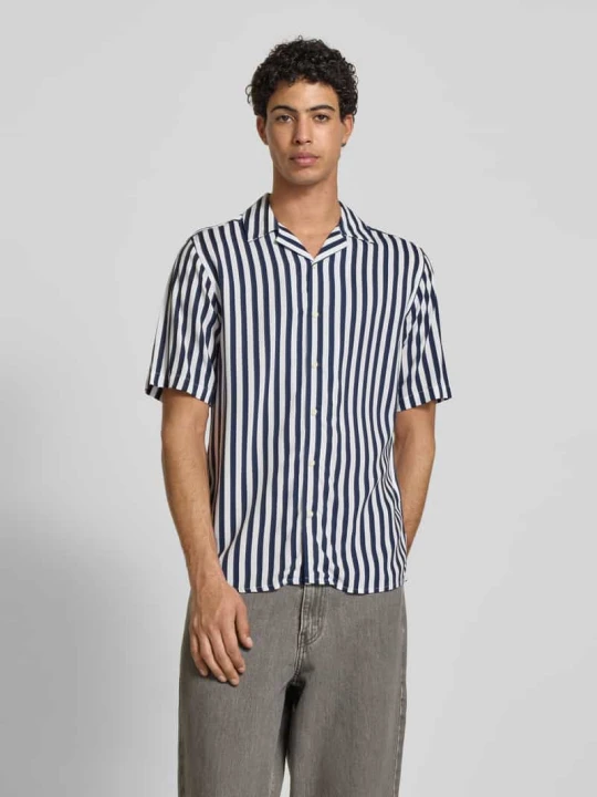 Zdjęcie produktu Koszula casualowa o kroju regular fit z rękawem o dł. 1/2 model ‘WAYNE’ Only & Sons Ciemnoniebieski