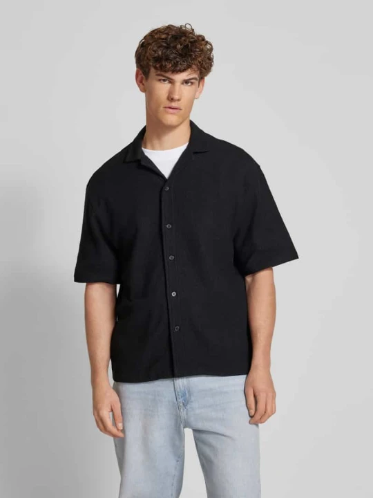 Zdjęcie produktu Koszula casualowa o kroju relaxed fit z fakturowanym wzorem REVIEW Czarny