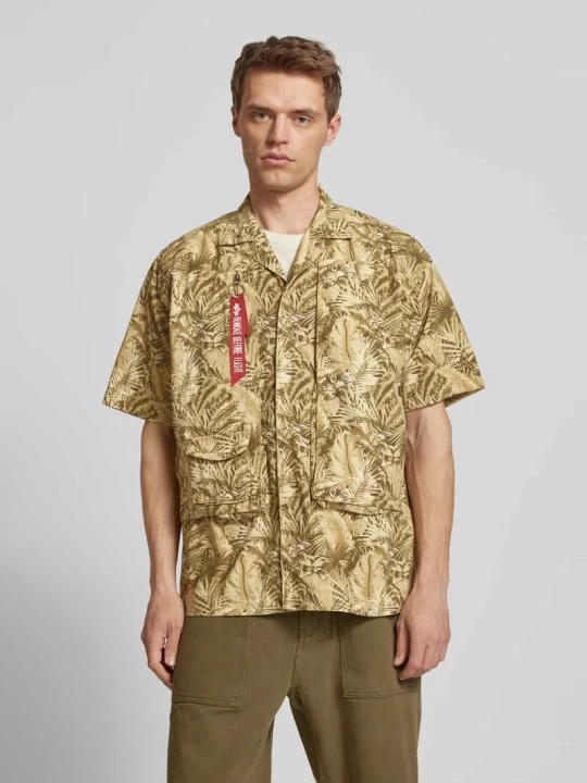 Zdjęcie produktu Koszula casualowa o kroju relaxed fit z kieszenią z patką model ‘Honolulu’ Alpha Industries Beżowy