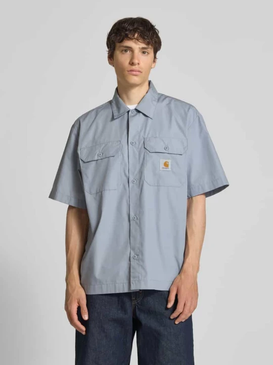 Zdjęcie produktu Koszula casualowa o kroju relaxed fit z kołnierzykiem typu kent i detalem z logo Carhartt WIP Beżowy