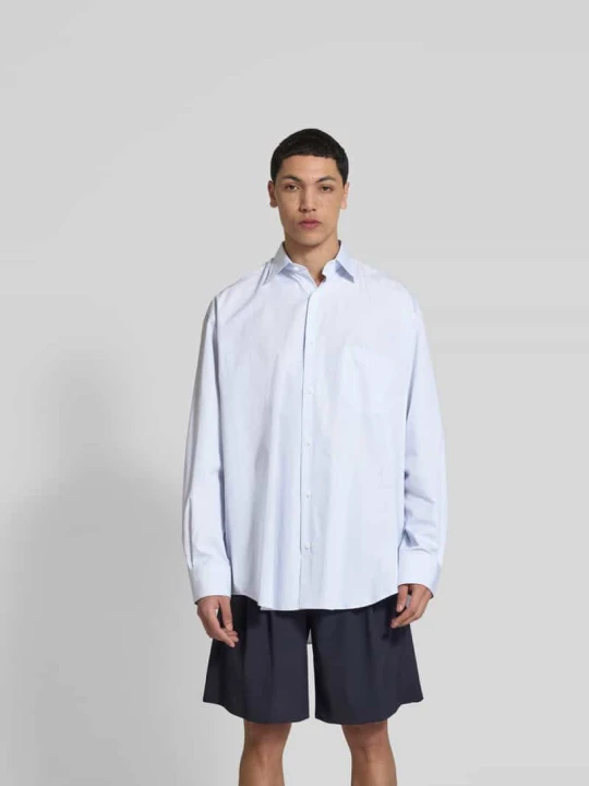 Zdjęcie produktu Koszula casualowa o kroju relaxed fit z kołnierzykiem typu kent Vetements Jasnoniebieski