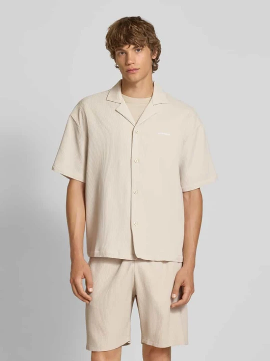 Zdjęcie produktu Koszula casualowa o kroju relaxed fit z plisami model ‘TROY’ Pegador Złamany biały
