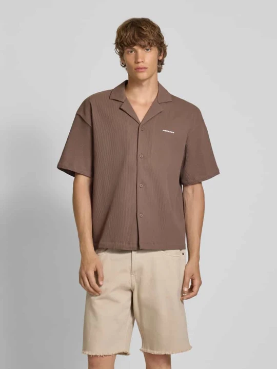 Zdjęcie produktu Koszula casualowa o kroju relaxed fit z plisami model ‘TROY’ Pegador Ciemnobrązowy