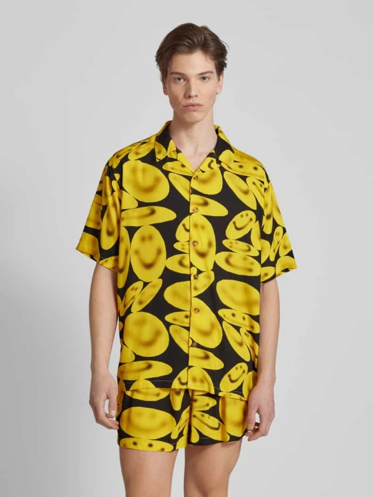 Zdjęcie produktu Koszula casualowa o kroju relaxed fit z rękawem o dł. 1/2 model ‘SMILEY’ MARKET Czarny