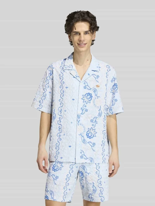 Zdjęcie produktu Koszula casualowa o kroju relaxed fit z seersucker z wyhaftowanym logo adidas Originals Jasnoniebieski