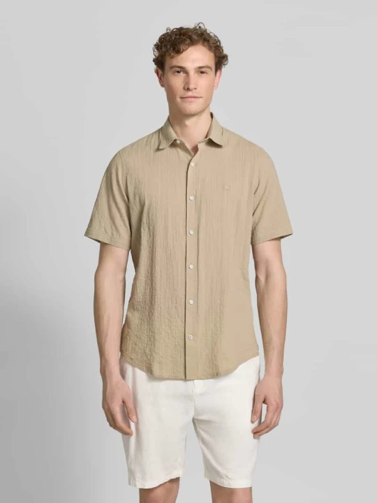 Zdjęcie produktu Koszula casualowa o kroju relaxed fit z wyhaftowanym logo i kołnierzykiem typu kent Lerros Camel