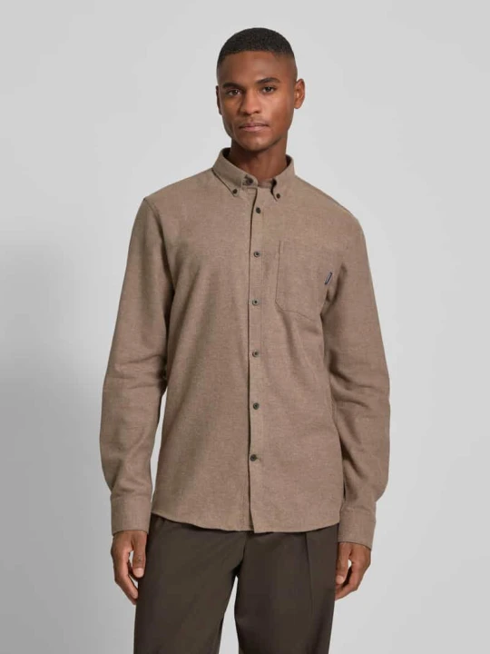 Zdjęcie produktu Koszula casualowa o kroju slim fit z kieszenią na piersi model ‘Brushed’ lindbergh Jasnobrązowy
