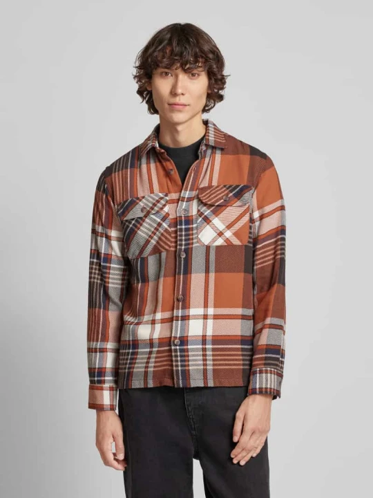 Zdjęcie produktu Koszula casualowa o kroju slim fit z kieszeniami z patką na piersi model ‘DARREN’ Jack&Jones Czerwony