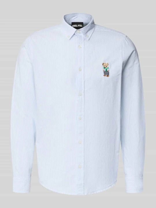Zdjęcie produktu Koszula casualowa o kroju slim fit z kołnierzykiem typu button down Chill Pill Jasnoniebieski