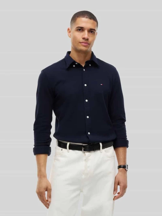 Zdjęcie produktu Koszula casualowa o kroju slim fit z wyhaftowanym logo Tommy Hilfiger Granatowy