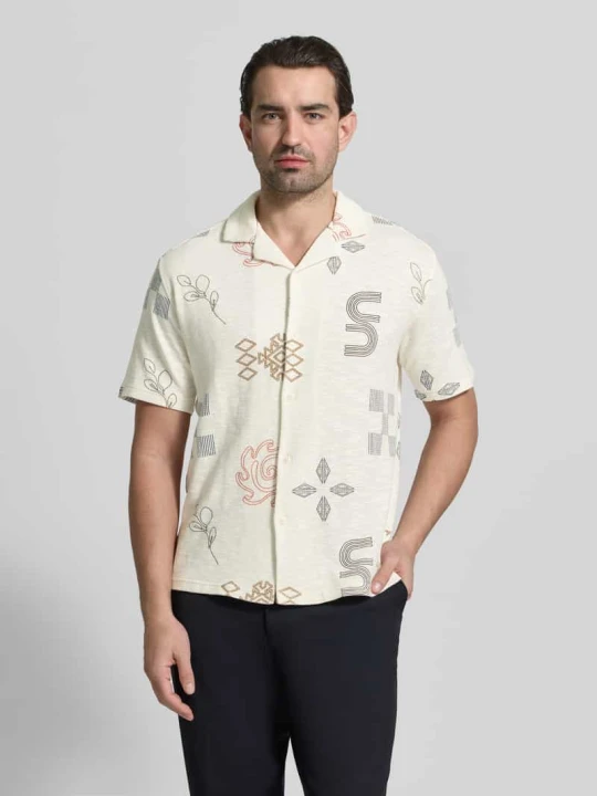 Zdjęcie produktu Koszula casual o kroju slim fit z haftem allover z motywem MCNEAL Écru