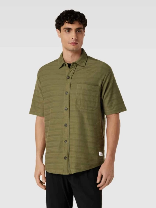 Zdjęcie produktu Koszula casualowa o luźnym kroju z kieszenią na piersi KnowledgeCotton Apparel Oliwkowy